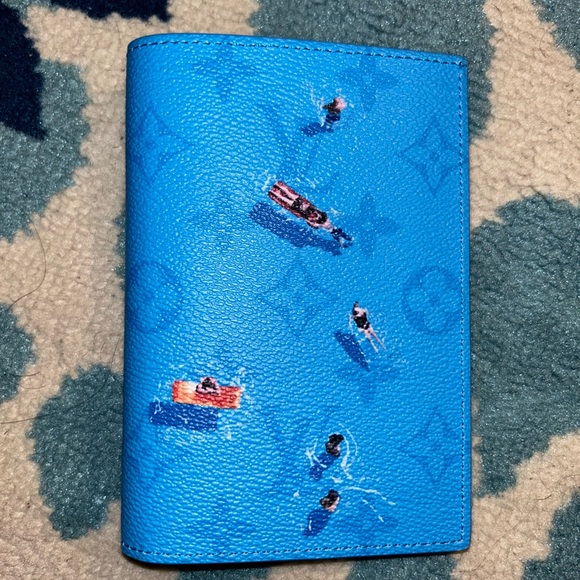 Louis Vuitton Blue Lagoon Passport Holder - Picture 2 of 4